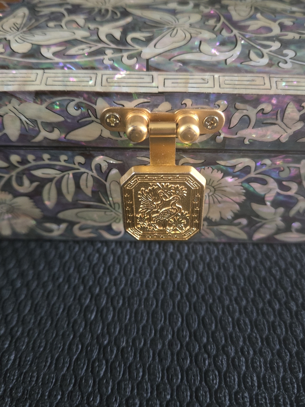 Mother of Pearl Floral Inlay Jewelry Box - Iridescent Purple Accents - Picture 4 of 12